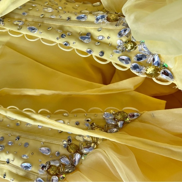 Beautiful bright yellow Mori Lee Quinceañera dress - Picture 13 of 16